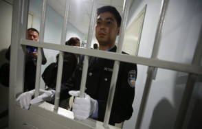 Չինացի պաշտոնյաներին դաստիարակչական էքսկուրսիայի են տանում բանտեր